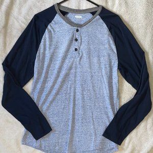 Men's Medium Old Navy Henley Long-Sleeve Shirt (Light Blue)